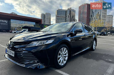 Седан Toyota Camry 2017 в Киеве