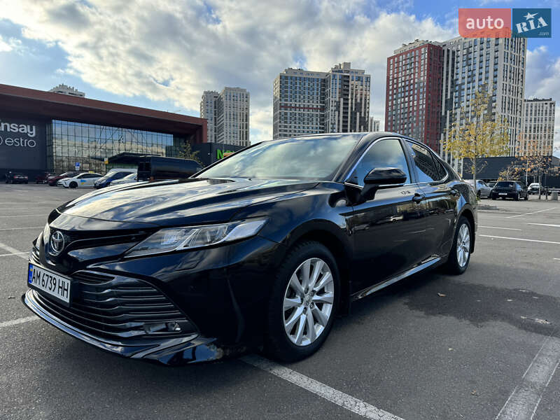 Седан Toyota Camry 2017 в 
