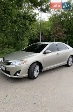 Седан Toyota Camry 2014 в 
