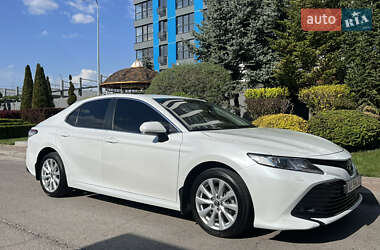 Седан Toyota Camry 2019 в Днепре