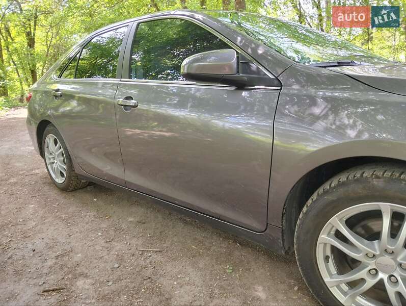 Седан Toyota Camry 2016 в Житомирі