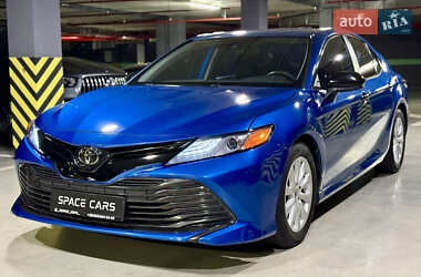 Седан Toyota Camry 2019 в 
