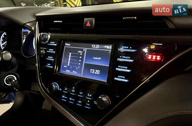 Седан Toyota Camry 2019 в 