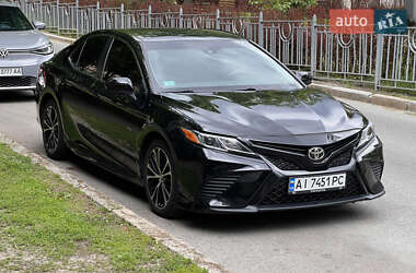 Седан Toyota Camry 2017 в Киеве