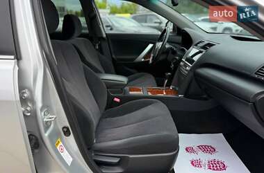 Седан Toyota Camry 2010 в 