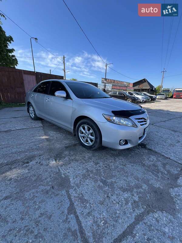 Седан Toyota Camry 2009 в Прилуках
