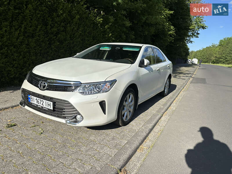 Седан Toyota Camry 2015 в Полтаві
