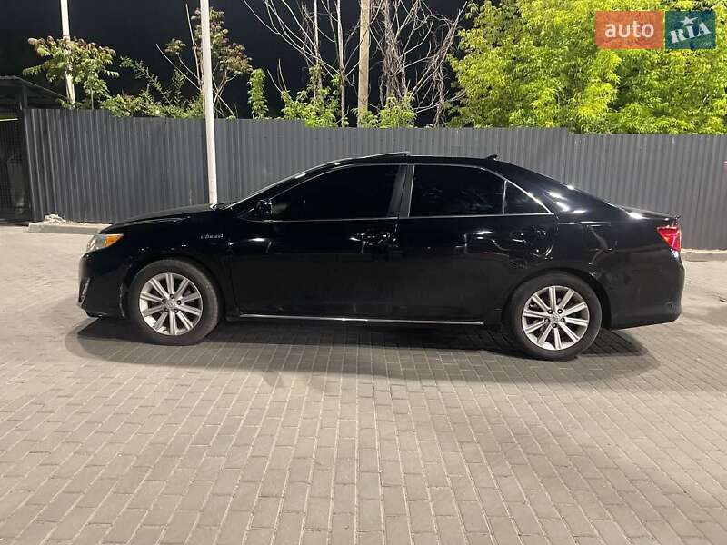Седан Toyota Camry 2013 в Дніпрі
