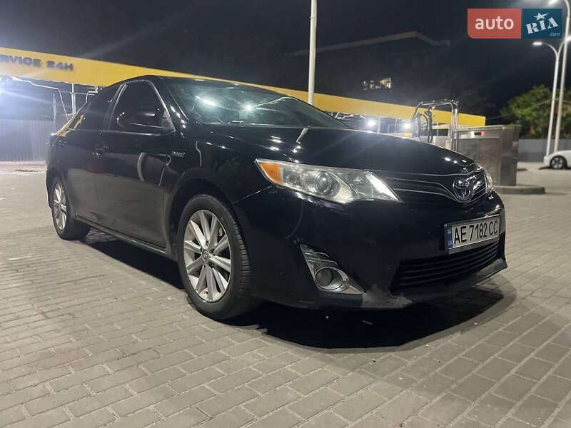Седан Toyota Camry 2013 в Дніпрі