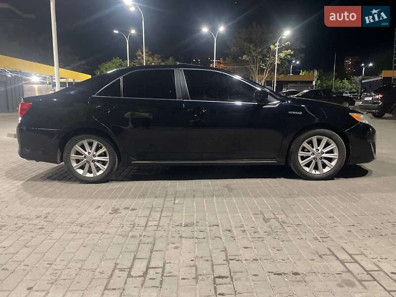 Седан Toyota Camry 2013 в Дніпрі