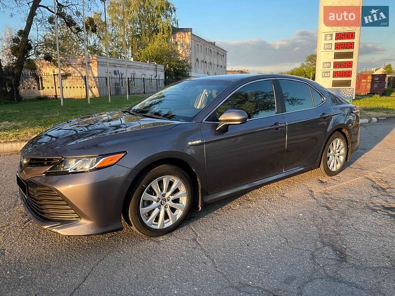 Седан Toyota Camry 2018 в Полтаві