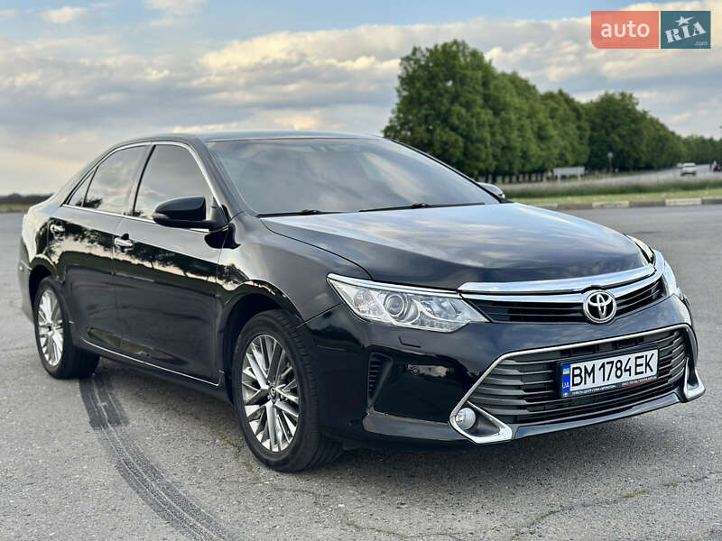 Седан Toyota Camry 2015 в Сумах