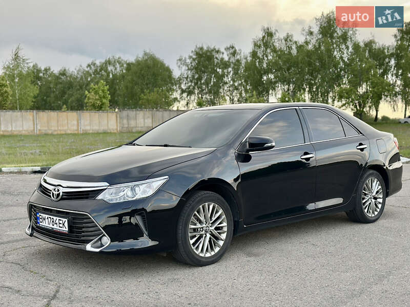 Седан Toyota Camry 2015 в Сумах