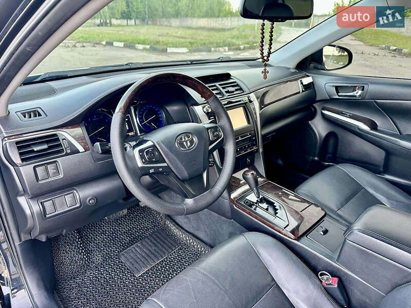 Седан Toyota Camry 2015 в Сумах