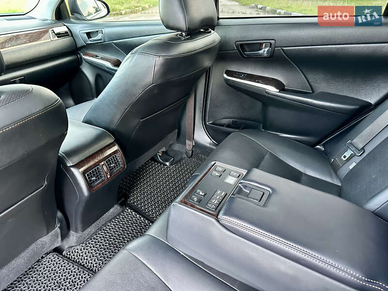 Седан Toyota Camry 2015 в Сумах