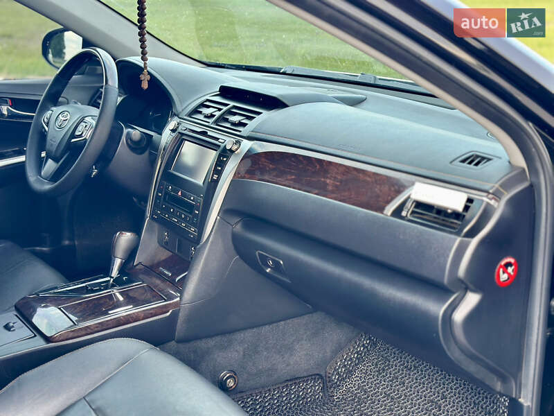 Седан Toyota Camry 2015 в Сумах