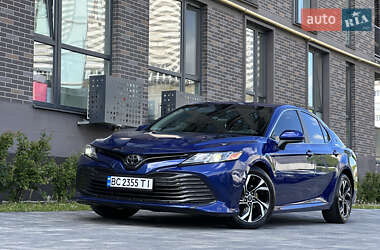 Седан Toyota Camry 2018 в Львові