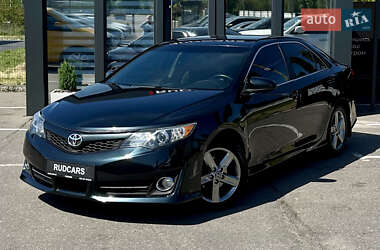 Седан Toyota Camry 2013 в Кременчуге