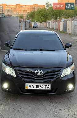Седан Toyota Camry 2010 в Киеве