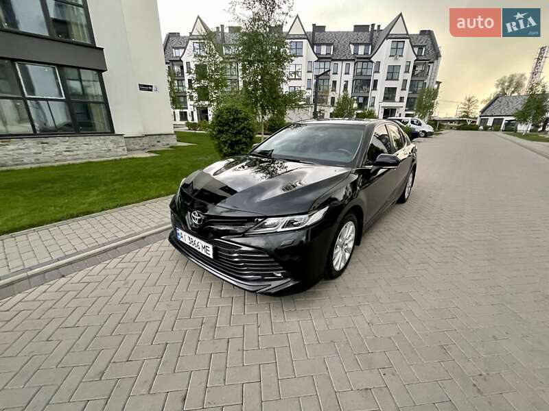 Седан Toyota Camry 2020 в Киеве