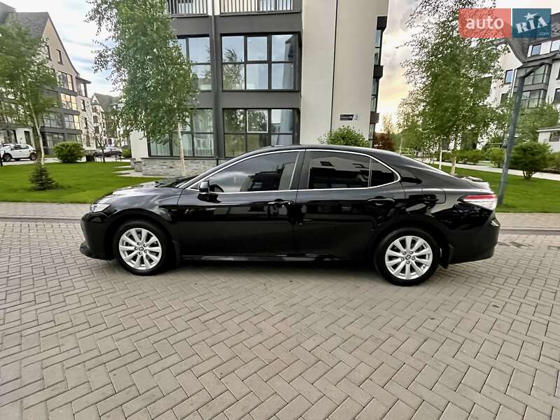 Седан Toyota Camry 2020 в Киеве