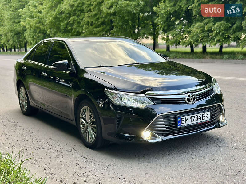 Седан Toyota Camry 2015 в Сумах