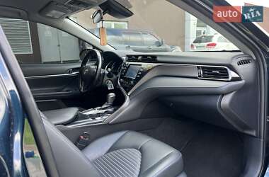 Седан Toyota Camry 2019 в 