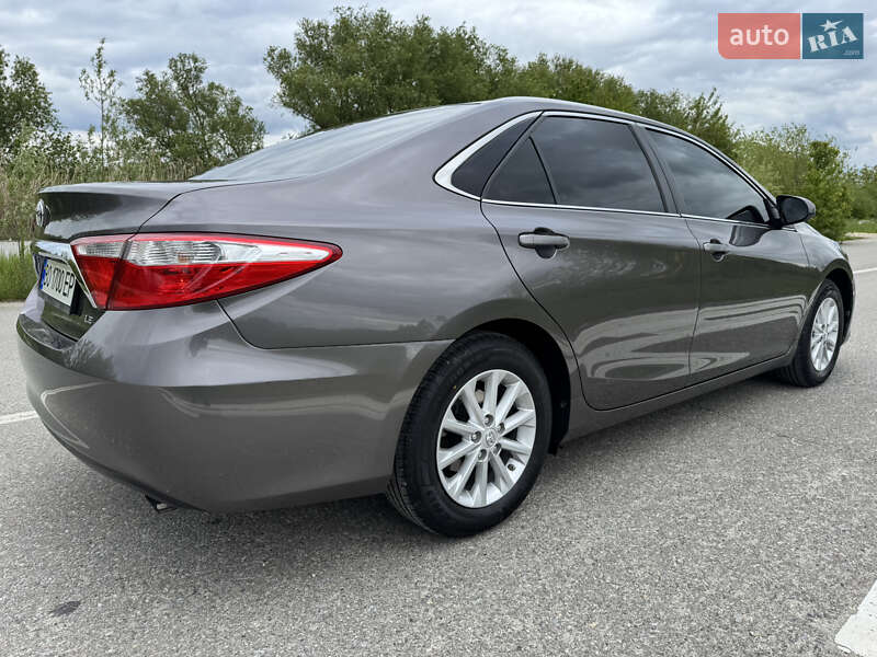 Седан Toyota Camry 2015 в Тернополі