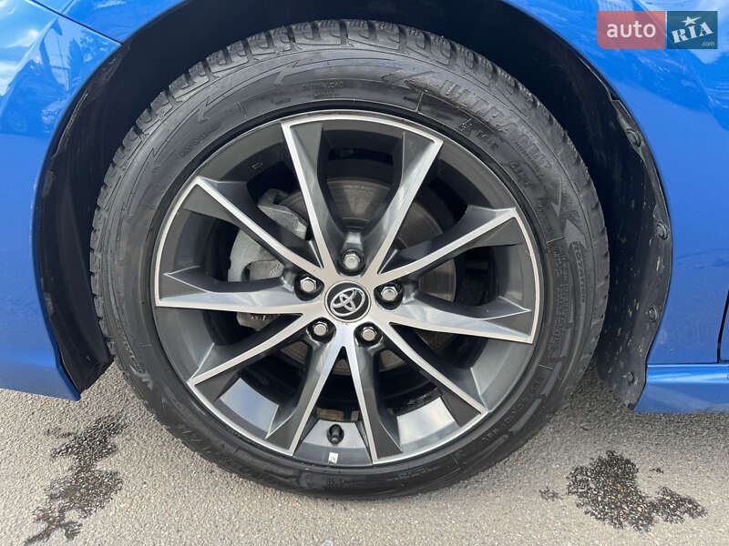 Седан Toyota Camry 2018 в Полтаве