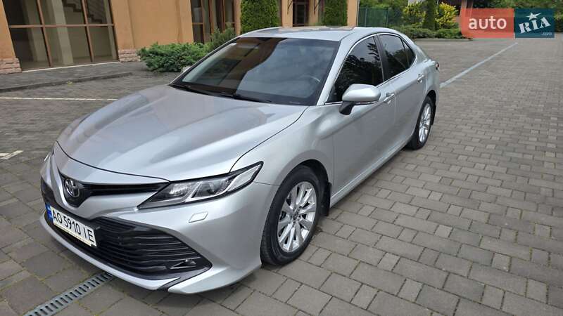 Седан Toyota Camry 2020 в Берегово