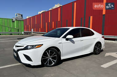 Седан Toyota Camry 2020 в Киеве