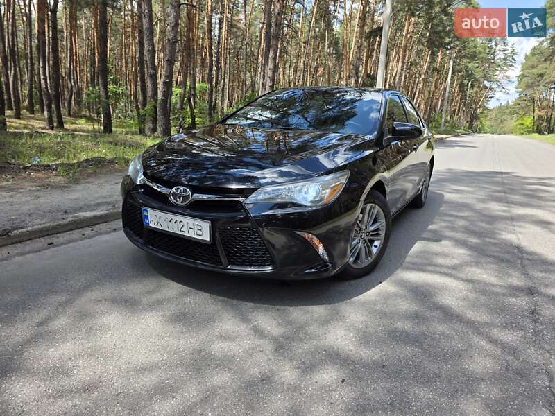 Седан Toyota Camry 2015 в 