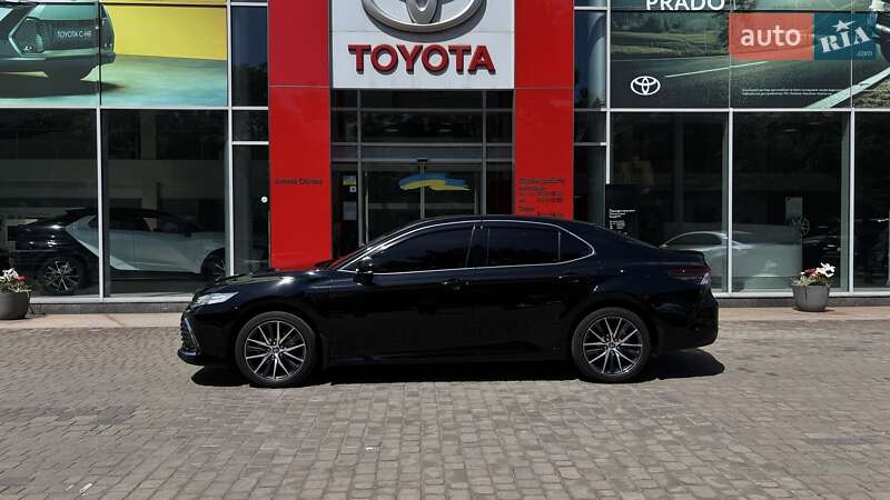 Седан Toyota Camry 2024 в Кривому Розі