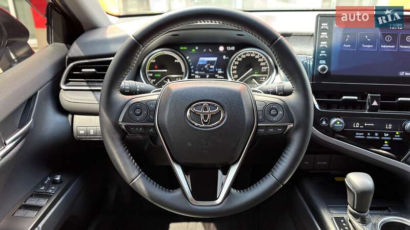 Седан Toyota Camry 2024 в Кривому Розі