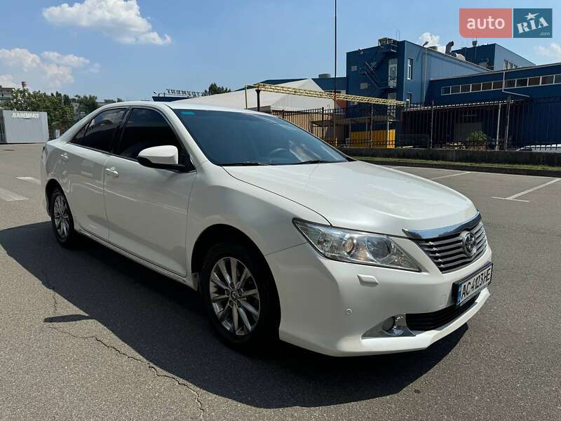 Седан Toyota Camry 2012 в Луцьку