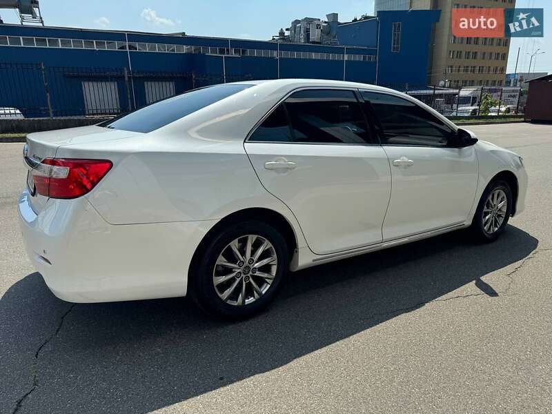 Седан Toyota Camry 2012 в Луцьку