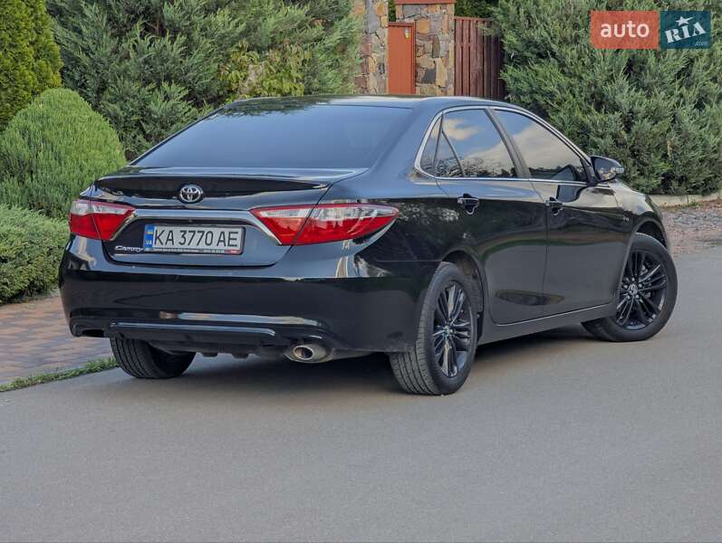 Седан Toyota Camry 2015 в Киеве