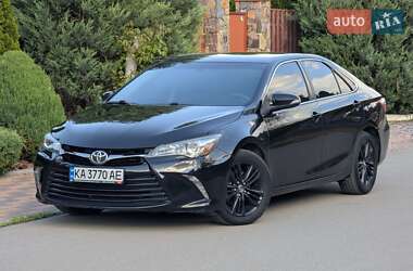 Седан Toyota Camry 2015 в Киеве