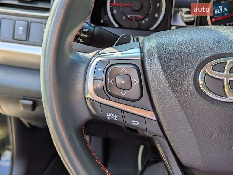 Седан Toyota Camry 2015 в Киеве