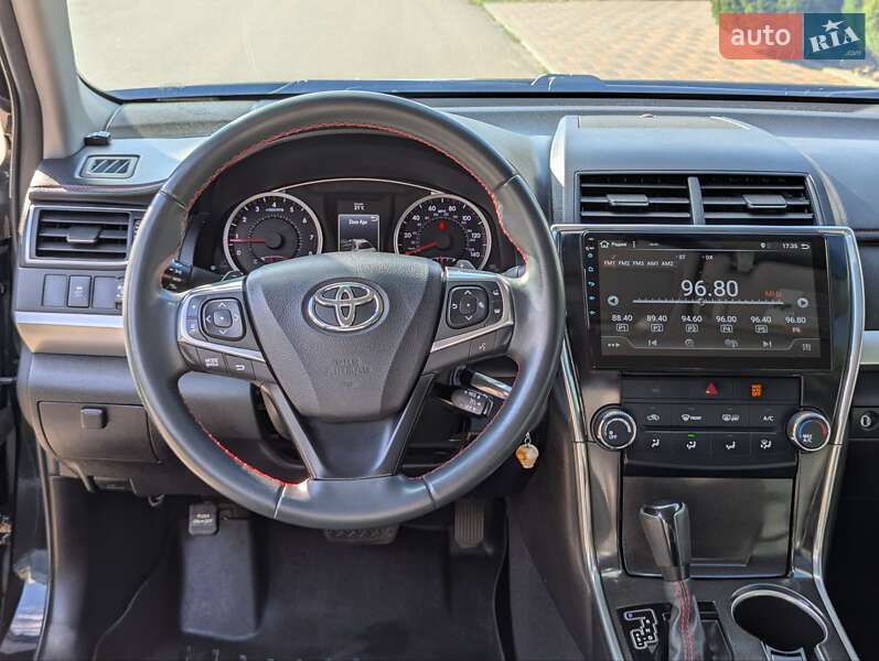 Седан Toyota Camry 2015 в Киеве
