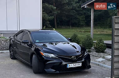 Седан Toyota Camry 2017 в Киеве