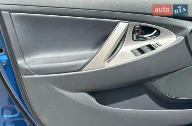 Седан Toyota Camry 2010 в 