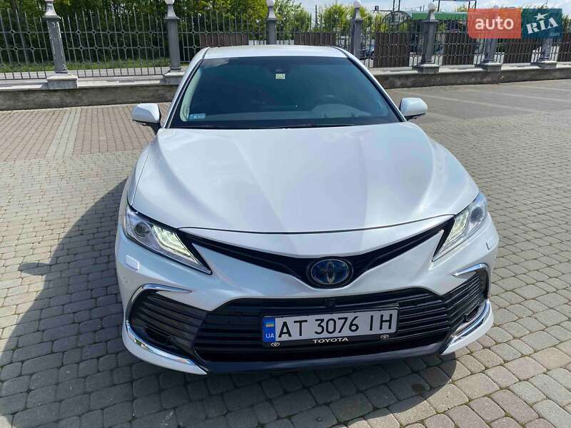Седан Toyota Camry 2021 в Снятині