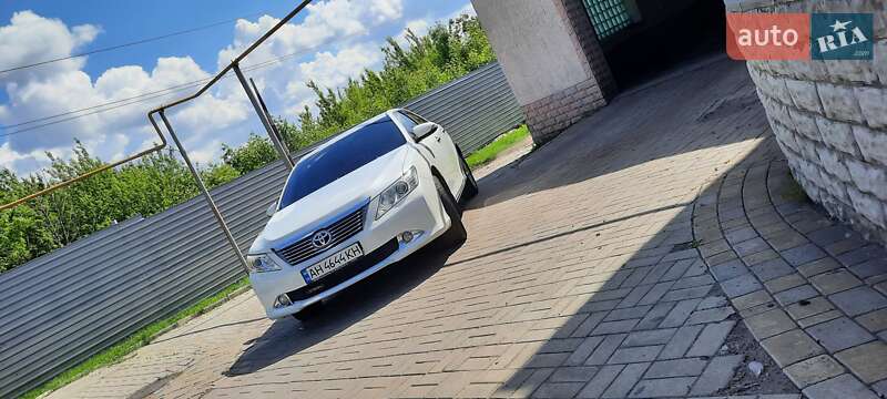 Седан Toyota Camry 2012 в Славянске