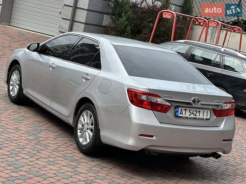 Седан Toyota Camry 2011 в Івано-Франківську