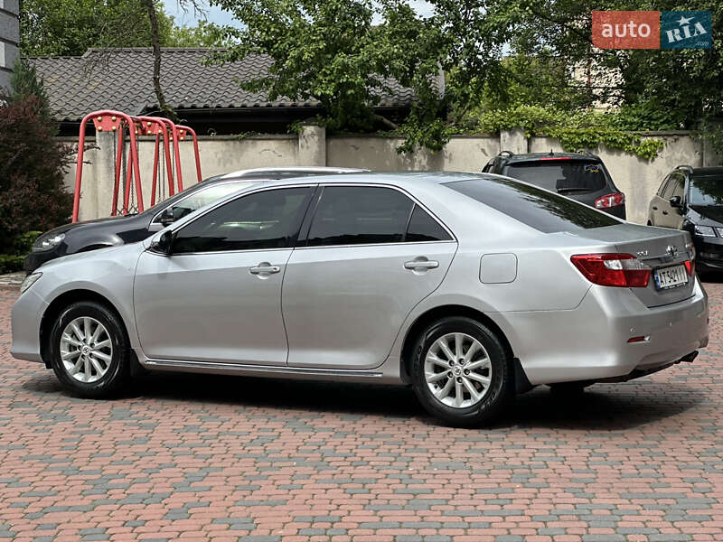 Седан Toyota Camry 2011 в Івано-Франківську