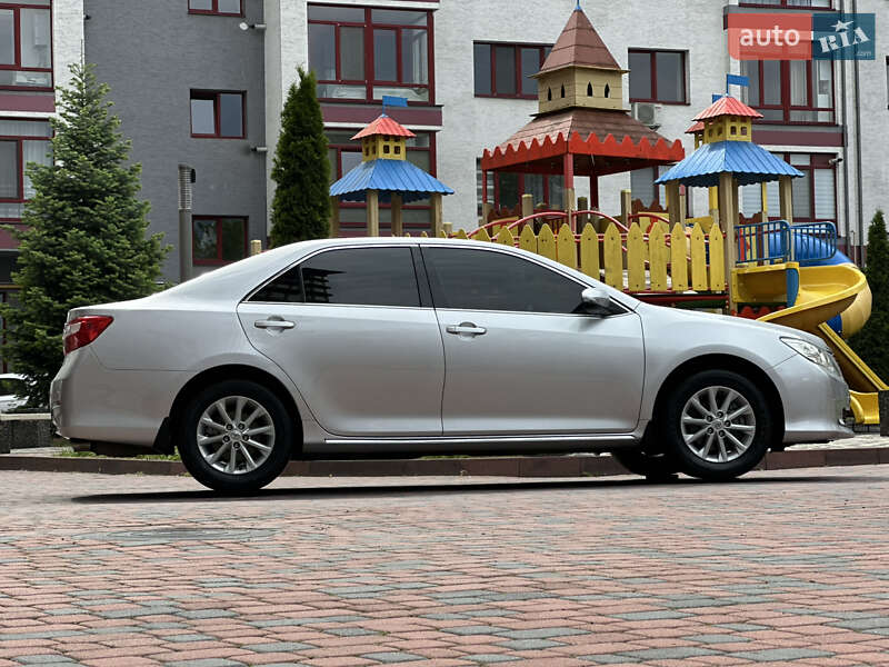 Седан Toyota Camry 2011 в Івано-Франківську