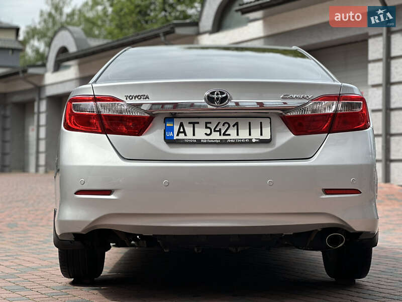 Седан Toyota Camry 2011 в Івано-Франківську