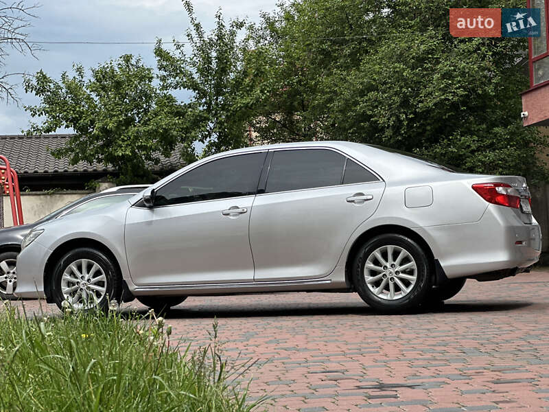 Седан Toyota Camry 2011 в Івано-Франківську