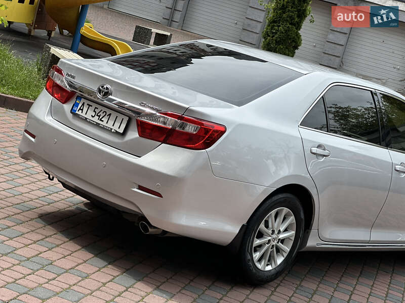 Седан Toyota Camry 2011 в Івано-Франківську